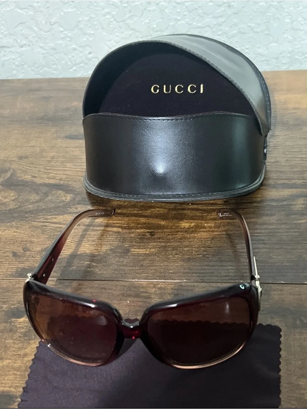 Gucci sleek sunglasses